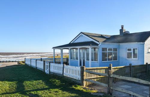 Bacton Beach House - Photo 2
