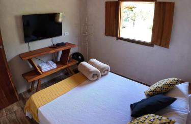 Chalés Vila Carrancas - Ao lado do centro com piscina, cozinha completa e muita tranquilidade - Foto 10