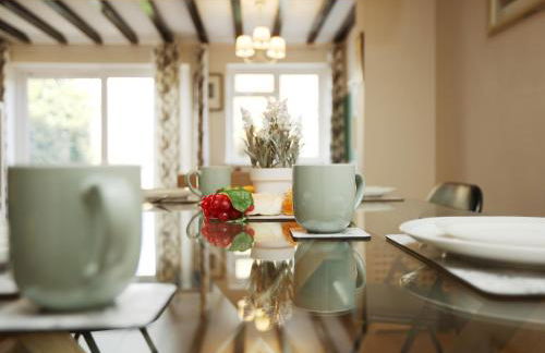 Mount Rd By N And N Stays Contractor Friendly 4 Bed House With Large Driveway, Bath - Photo 2