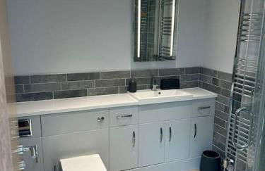 Modern apartment near the beach free parking - Photo 10