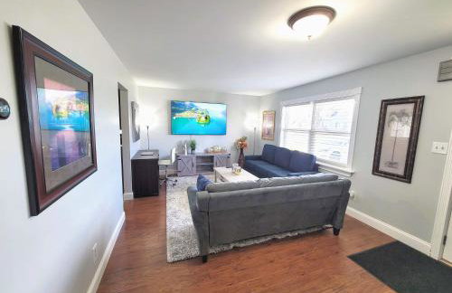Nice house with private parking, king bed fenced yard - Foto 9