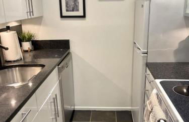 Four Reasons- Location Food Night Life Comfort - Foto 17