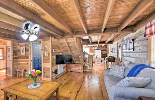 The Lake Place Cabin with Golf Cart and Free Kayaks! - Foto 5