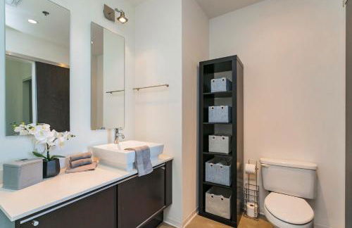 Mid Century Modern Downtown Condo | 30+ Night Min - Foto 40