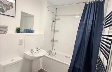 Modern 1-Bed Flat, Sleeps 4 - Photo 17