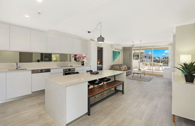 Elouera Tower Beachfront Apartments - Photo 23