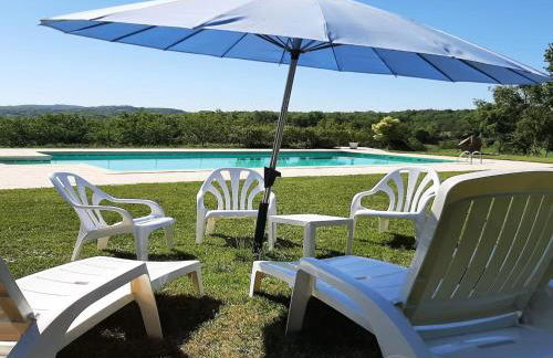 Spacious family home with countryside views - Photo 17