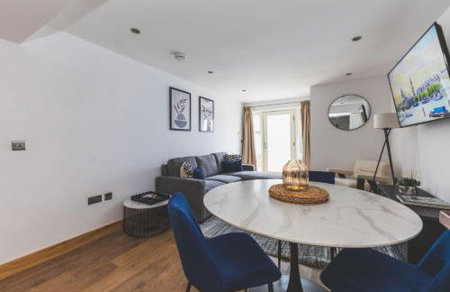 Elegant 1BDR Flat with Private Patio - Foto 11