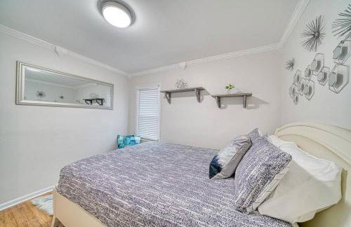 Beautiful Modern home with all year use HOT TUB, Pool table, Game room, & Propane fire pit!! - Foto 14