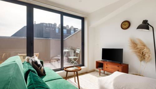 Lovely 2-bed in the city centre with a sunny balcony - Foto 3