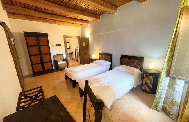 Spoleto Tranquilita Sleeps 20 With Wifi Pool Yoga Studio Gardens and Views - Photo 4