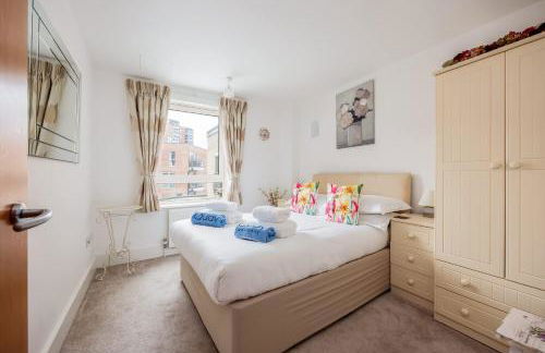 Dolphin Hideaway- Poole Quay Apartment with Parking - Photo 6