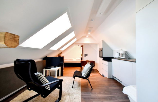 Studio in Former Coach House - Photo 8