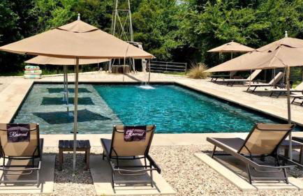 Restored Beautiful Airstream Fully Equipped with Incredible Outdoor Living in Texas - Foto 40