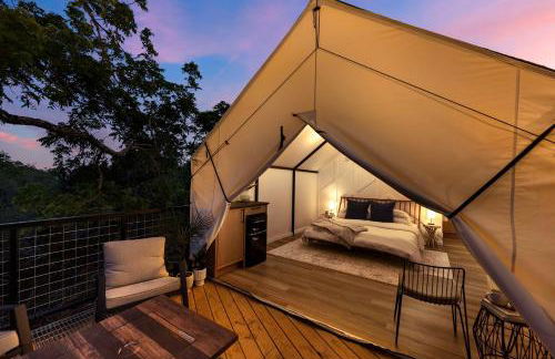 Treehouse Glamping at Pecan Haven W Hot Tub - Foto 22