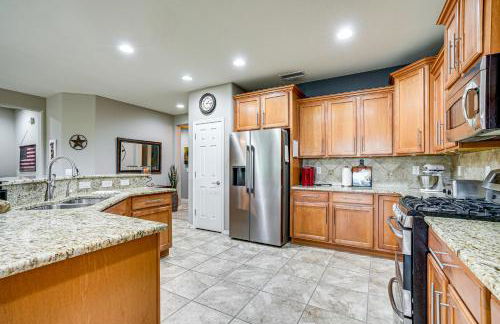 Backyard Paradise and Community Perks Buckeye Oasis - Foto 3