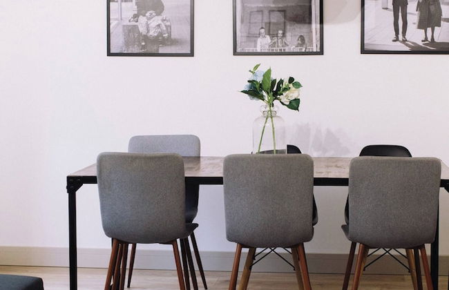 Entire 2 Bedroom House 7m To Station - Foto 1