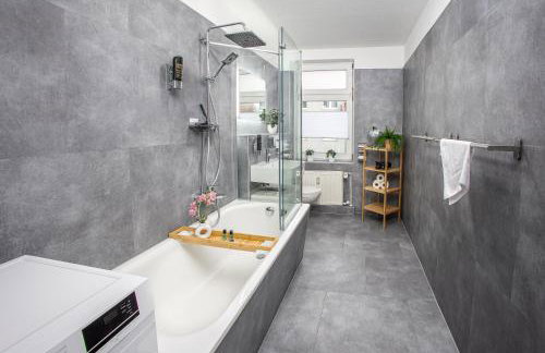 Central Essence Apartment I Zwei Schlafzimmer I Küche I Parken I Waschmaschine I Smart-TV I WLAN - Foto 4