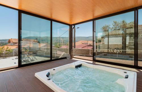 Casa de Lagarinhos JACUZZI SPA JOGOS GYM - SERRA DA ESTRELA - SEIA - GOUVEIA - Foto 1