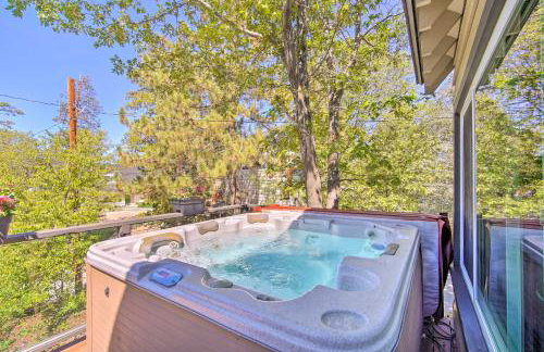 Chic Lake House with Furnished Deck and Hot Tub! - Foto 26