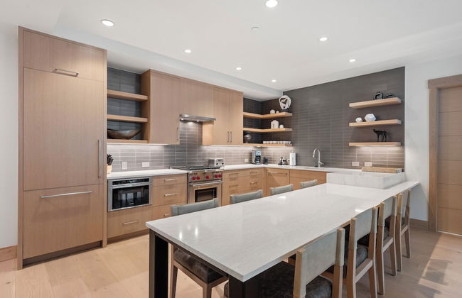 Snowmass Lux Getaway by Snowmass Vacations - Photo 17