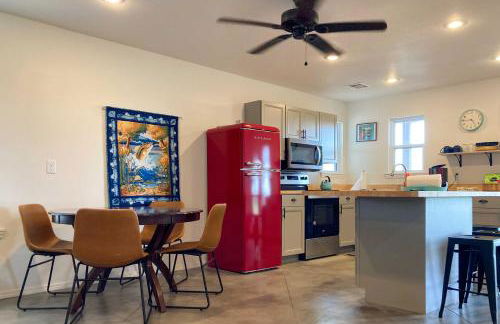 Peekaboo Water Views Lake O the Cherokees Cabin - Foto 8