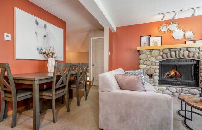 CENTRALLY Located 3-Br Home | TRUE Ski In/Out | FREE access to Pools & Hot Tubs - Foto 11