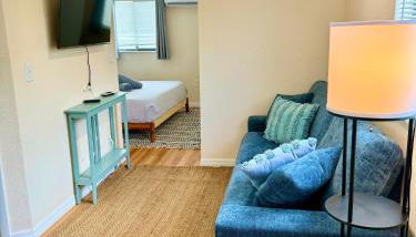 Sun-Drenched 1BR Apt - 5min walk to Beach - Foto 5