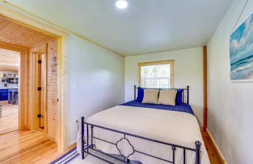 Yard with Lake View Home Near Table Rock Lake! - Foto 13