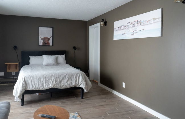 One Bedroom Condo Near Whyte Ave - Photo 1