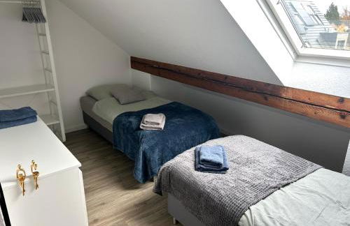 LGH-Moderne, ruhige Wohnung, Nähe zum Flughafen und Autobahn, 24h-self-check-in, vollausgestattet, DisneyPlus, Waschmaschine - Foto 6