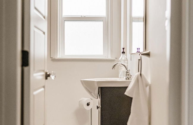 Gorgeous Bungalow With a Backyard Deck - Photo 61