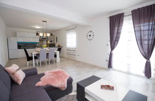 Holiday House M&A&K with swimming pool - Foto 36