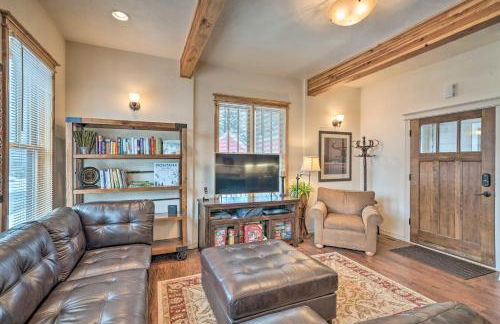 Updated Townhome with Hot Tub - Walk to Downtown! - Foto 4