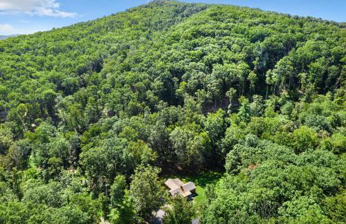 Woodland cabin w hot tub & fire pit - Foto 25
