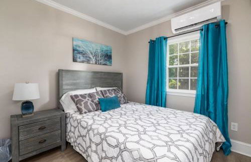 Quietude Place, Stylish 2 Bedroom House with Full Kitchen - Photo 3