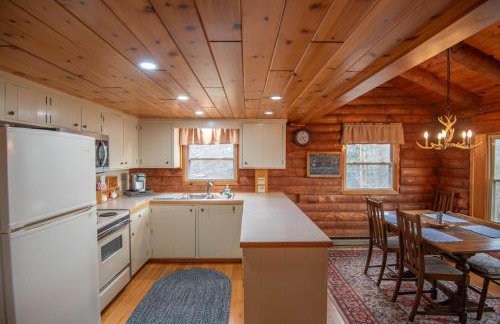 Mountain Top Cabin! Hot tub, Fireplace, Dog Friendly - Photo 11