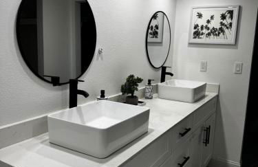 The Palm Stay Near SWF Airport laundry - Foto 23