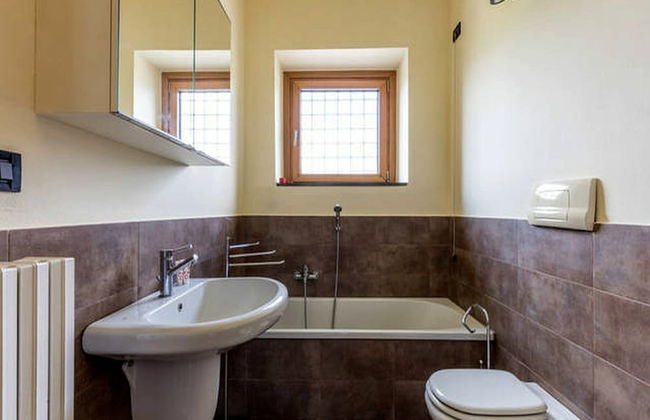 Apartment in Iseo Near Seabeach - Photo 12