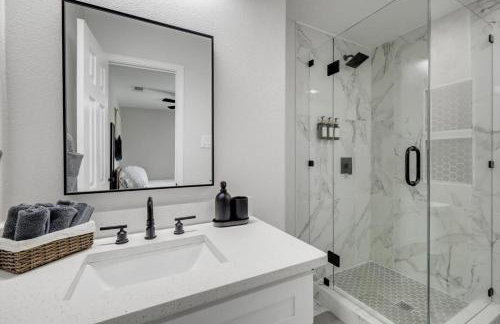 Relaxing Texas Retreat 4BR w Pool & Dream Kitchen - Foto 31