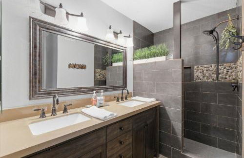 Windchime - Multiple Patios - Mins to Old Town - Foto 28