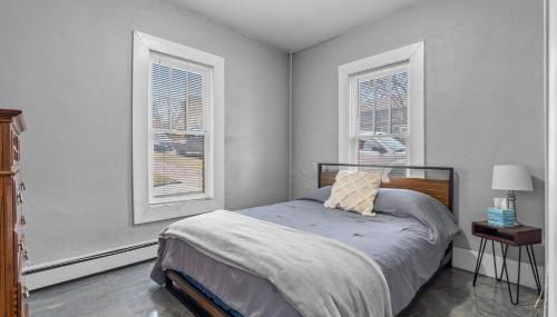 Navarre Apartments - Photo 3