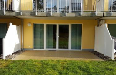 Sonnenstrahl im Küstenwald - Foto 1