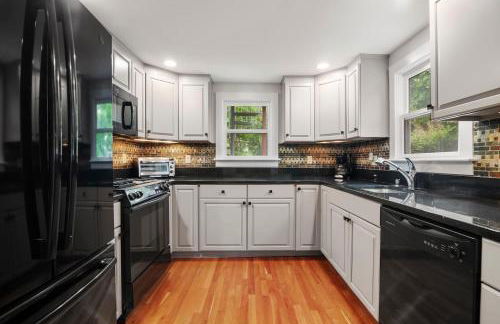 Rare Private Deck Dog Friendly Walk to Harbor - Foto 3