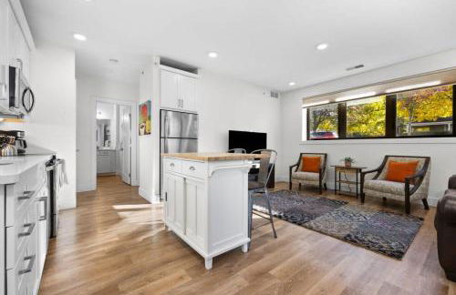 Capri Unit 001 in the Heart of Downtown TC - Foto 20