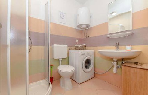 3 Bedroom Nice Apartment In Miskovici - Foto 20