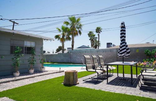 Vegas Hideaway with Jacuzzi & Pool by Strip - Foto 10