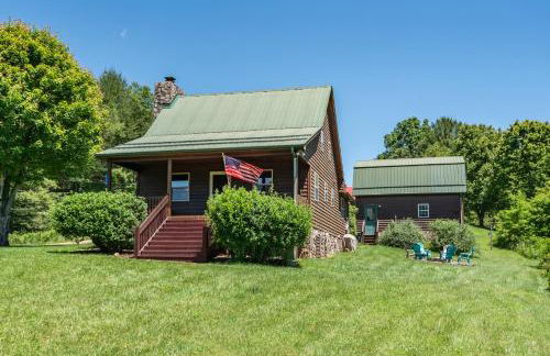 Pet Friendly NC Cabin with Views & Hot Tub - Foto 1