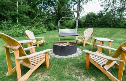 1820 House - VT Charm + Modern Comforts + Hot Tub - Foto 8