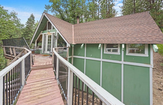 Rest N Relax Inn - Beautiful chalet-style cabin features dramatic forest and slope views! - Foto 41